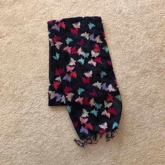 Scarf - Picture 1 of 2